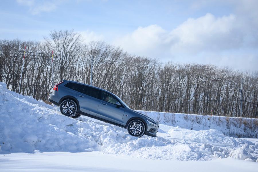  Volvo V60 T5 Cross Country 2018 года  (JP) (фото 5 из 18)